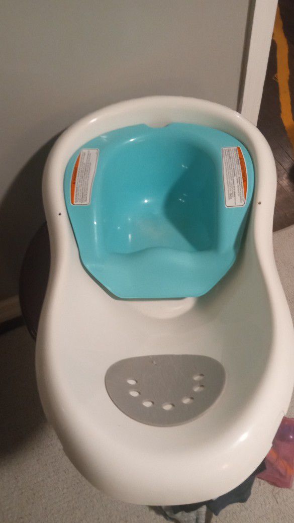 Fisher Price Baby Bath Tub With Attachable Baby Seat