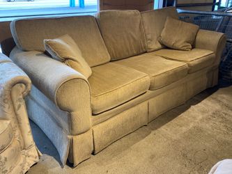Modest Skirted 3-Seater Sofa w/ Throw Pillows