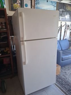 FRIDGE.  WORKING GOOD..DELIVER X $  ...