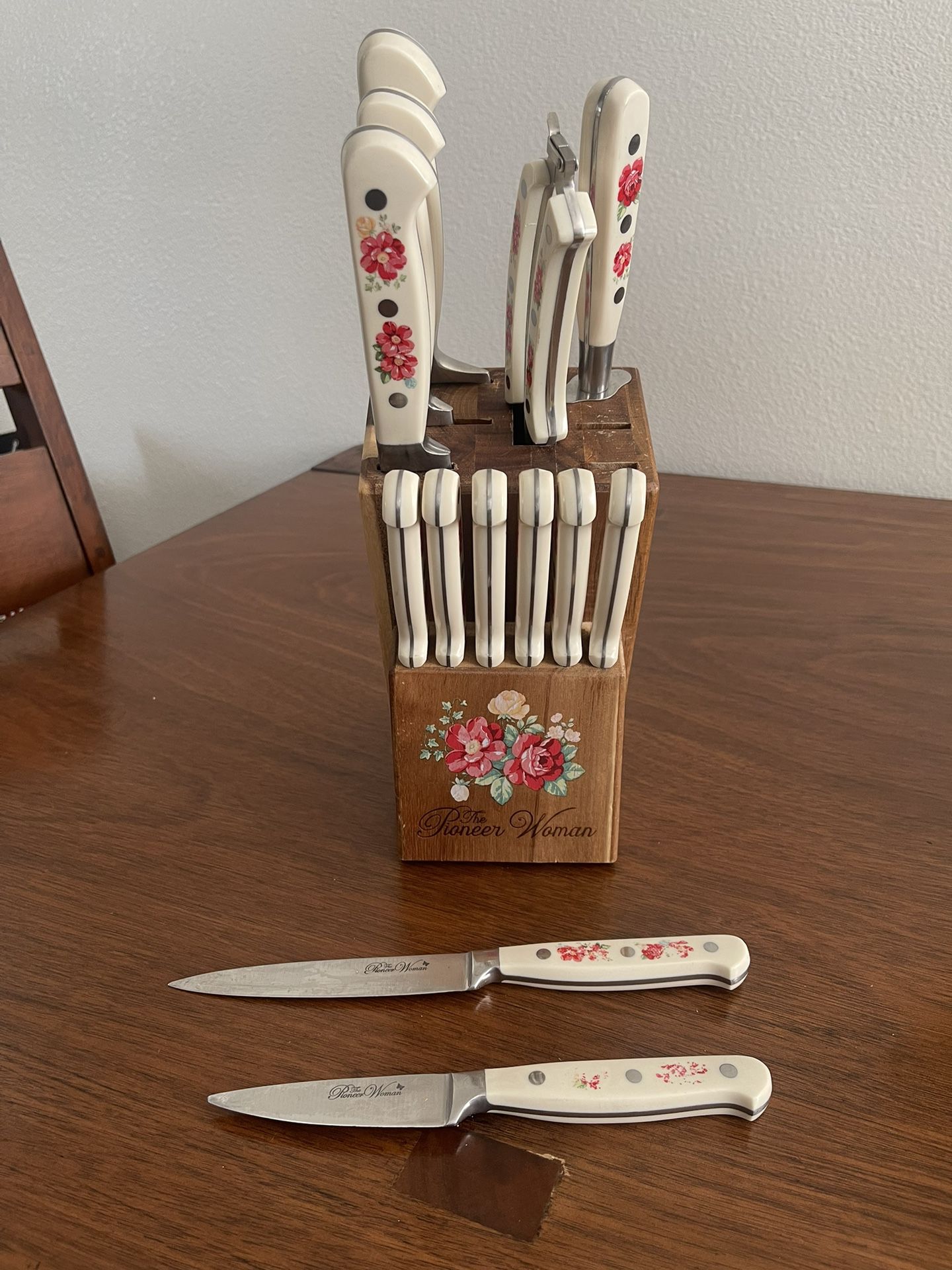 Pioneer Woman Knife Set for Sale in Riverside, CA - OfferUp