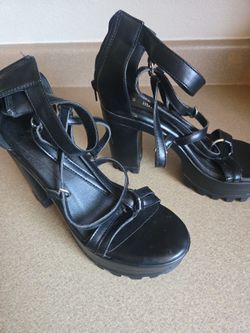 Hot Topic Sandals