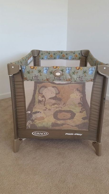Giraffe pack n play 2025