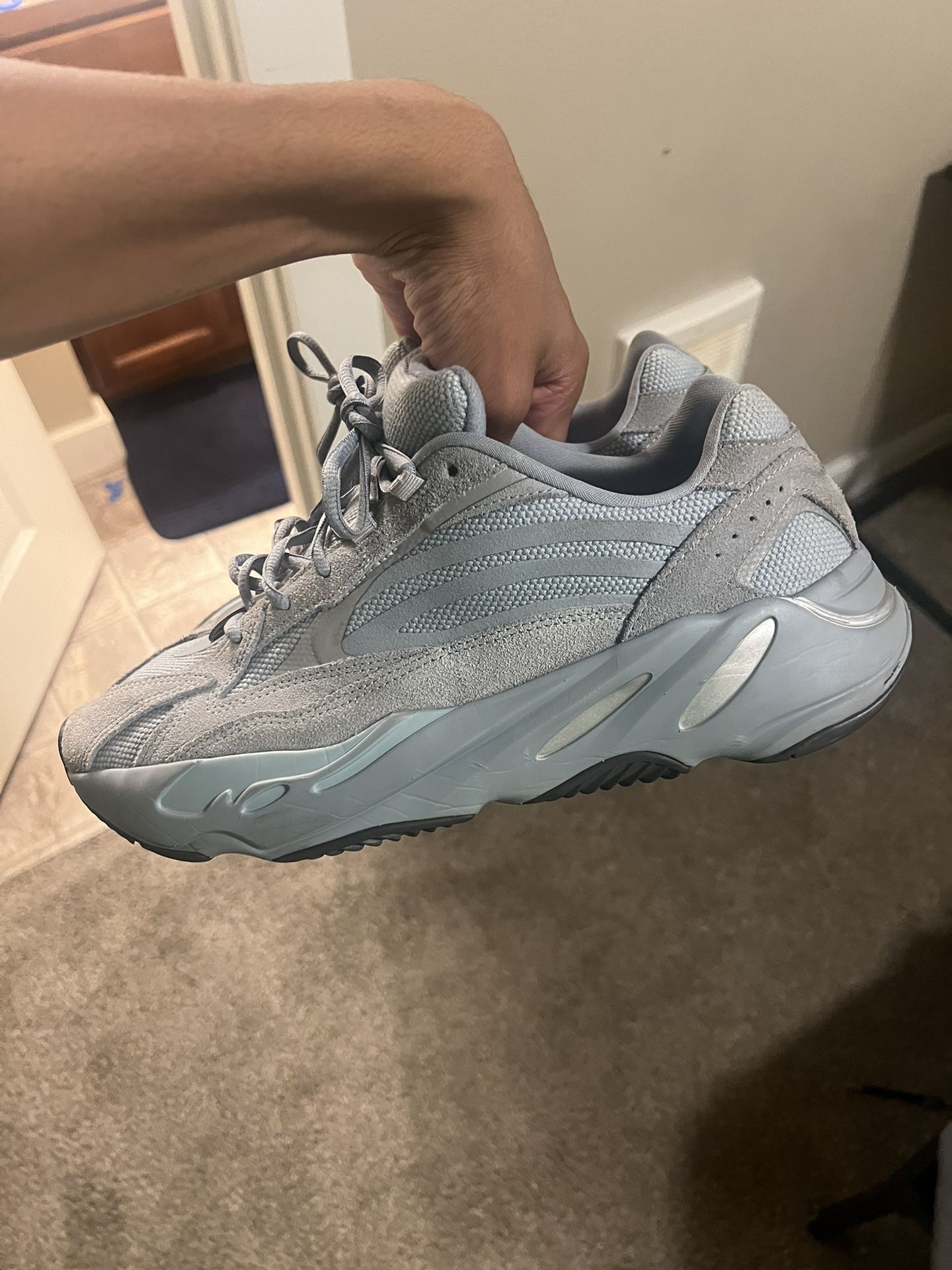 Adidas Yeezy Boost 700 V2 Mens S 10.5 Hospital Blue Athletic Sneaker Shoe nobox 