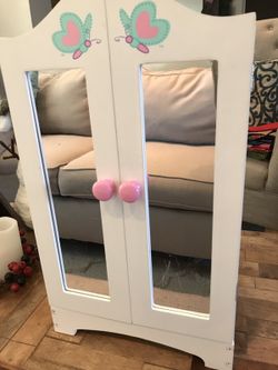 Doll Closet - Armoire