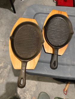 Cast Iron Fajita Grill Pan Set with Wooden Bases
