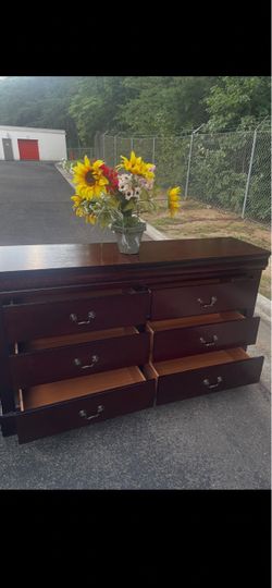 Modern solid wood long dresser with big drawers. Drawer sliding smoothly