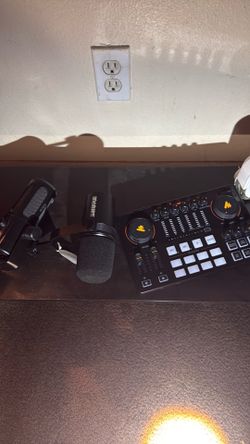 2 micrófonos un mixer