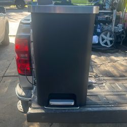 Trash Can 