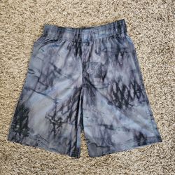 Under Armour Boy Medium M loose Youth 8-10 Athletic Shorts Gray Tie Dye Active

Excellent condition,  no flaws 
Size Medium Youth
Drawstring waist, ad
