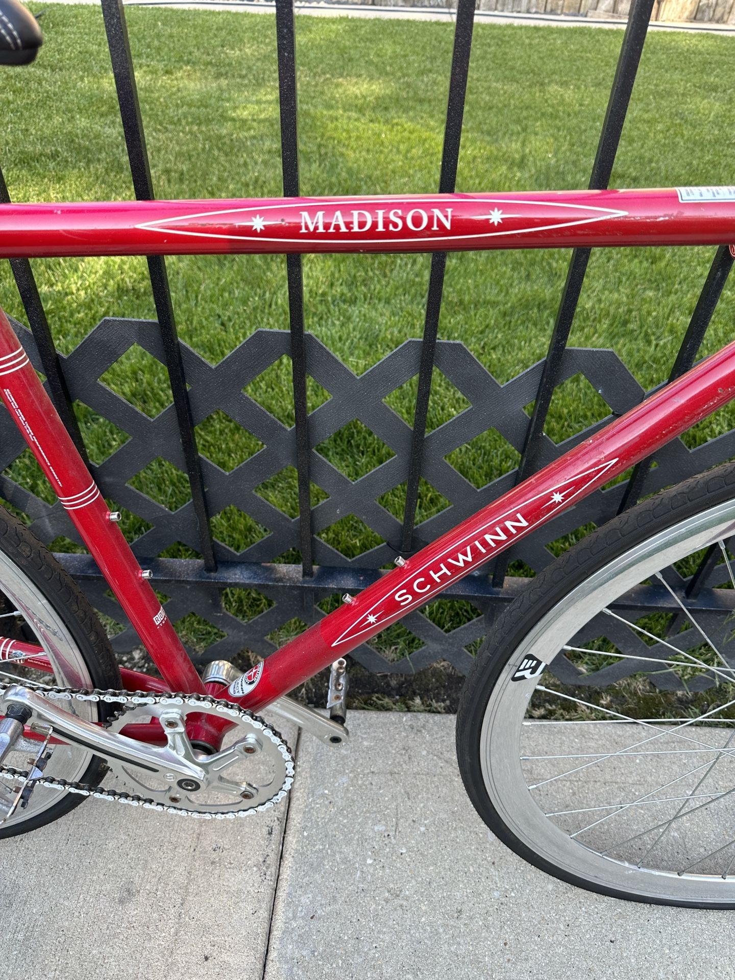 Schwinn Madison for Sale in Chicago, IL - OfferUp