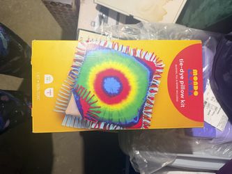 Mondo Llama Tie-Dye Pillow Kit