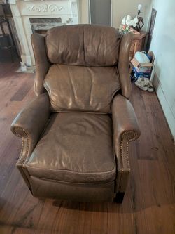 Recliner chair . Very comfy
