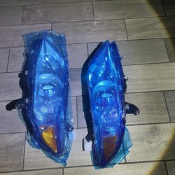  Toyota Sienna Headlights