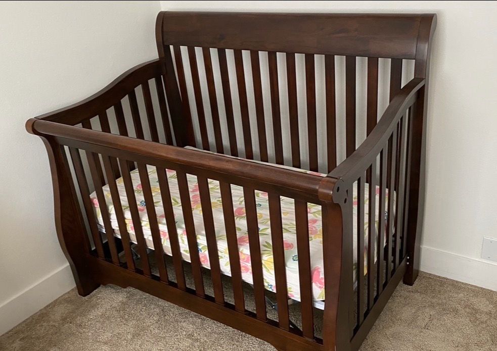 Baby Crib + Mattress Included – Good Condition – Pickup Only