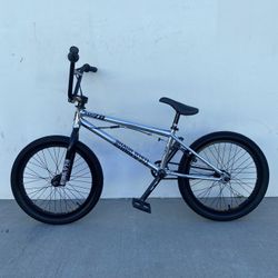 BMX BIKE /SIZE TIRES 20”