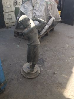 Estatua de bronce