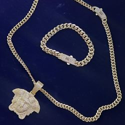Chain Bracelet And Pendant Set $199