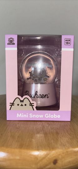 Pusheen Snow Globe