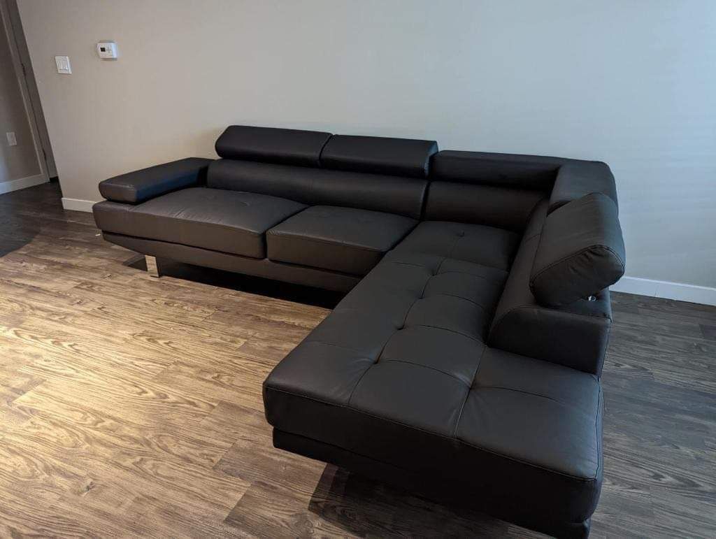 New Black Sectional Couch! Free Delivery 🚚! Financing Available!