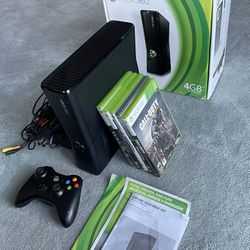 320 GB Xbox 360 S in box bundle