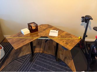Sitting/standing corner desk