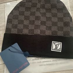 Black Lv beanie (Dm for real price)
