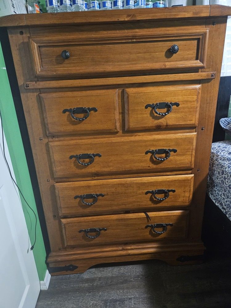 Complete Queen Size Bedroom Set MAKE ME AN OFFER