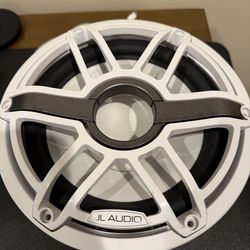 JL audio m6 8” SUB