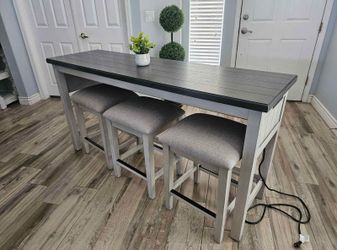 Beautiful Farmhouse Console Table/sofa Table with 3 matching stools