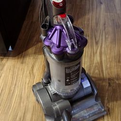 Dyson Bagless vacuum 