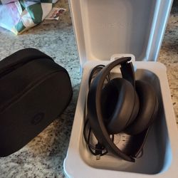 Beats studio pro in Brown