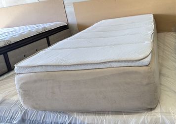 XL Twin Size Mattress (XL Colchon Twin Size)
