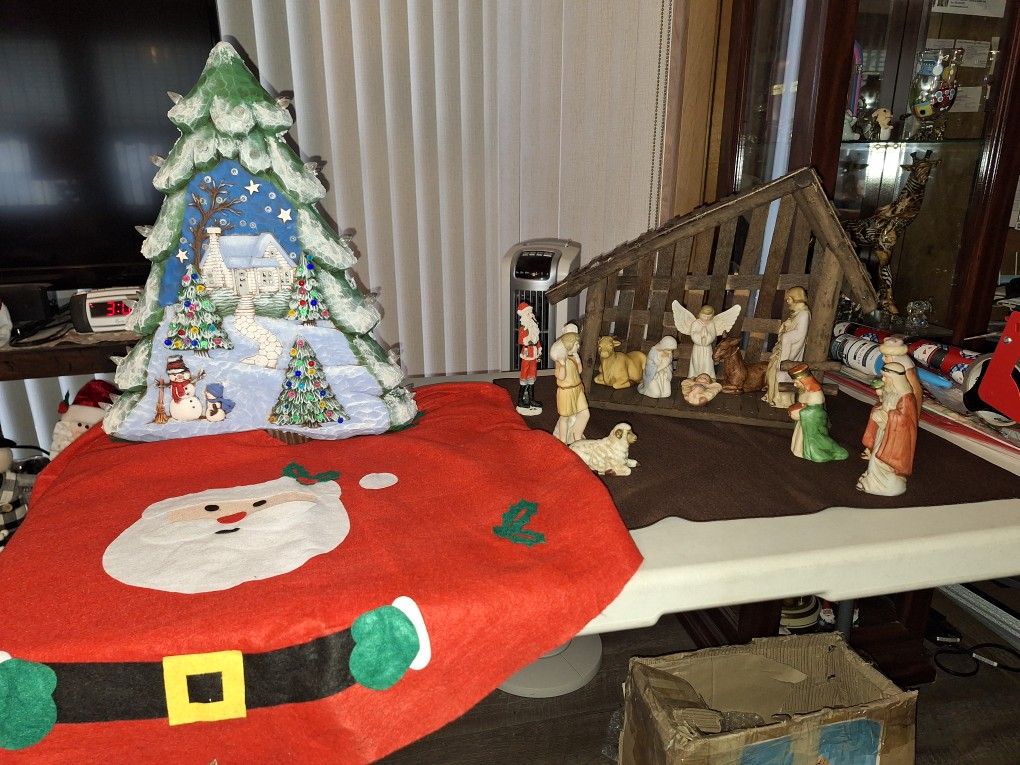 Xmas Tree And Manger Set