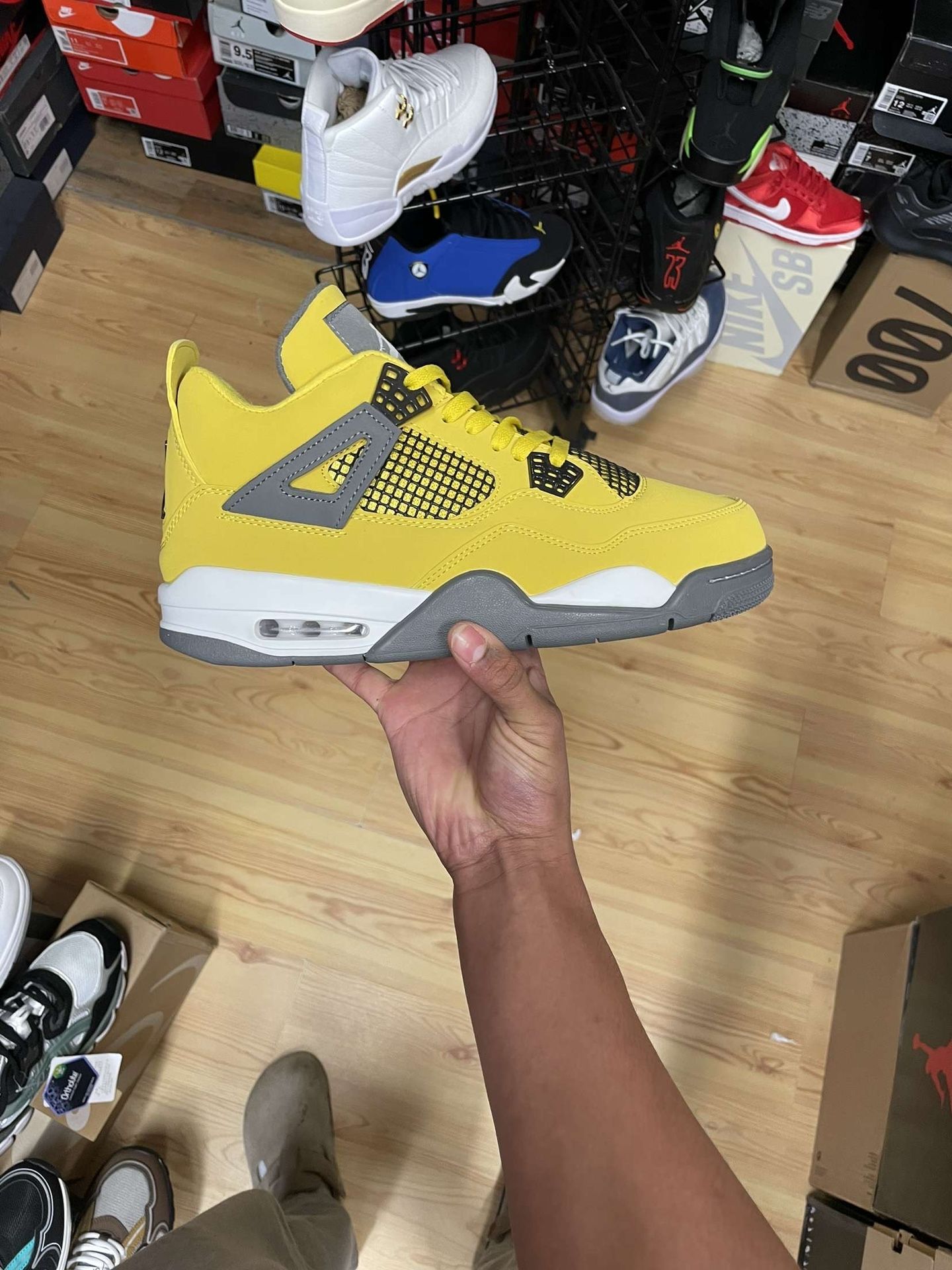 Jordan 4 Lightning