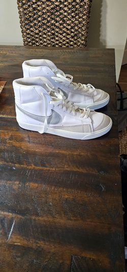 Women's Nike retro style sneakers