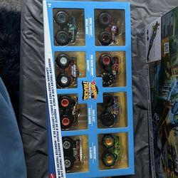 Hot wheels monster trucks (2022) set