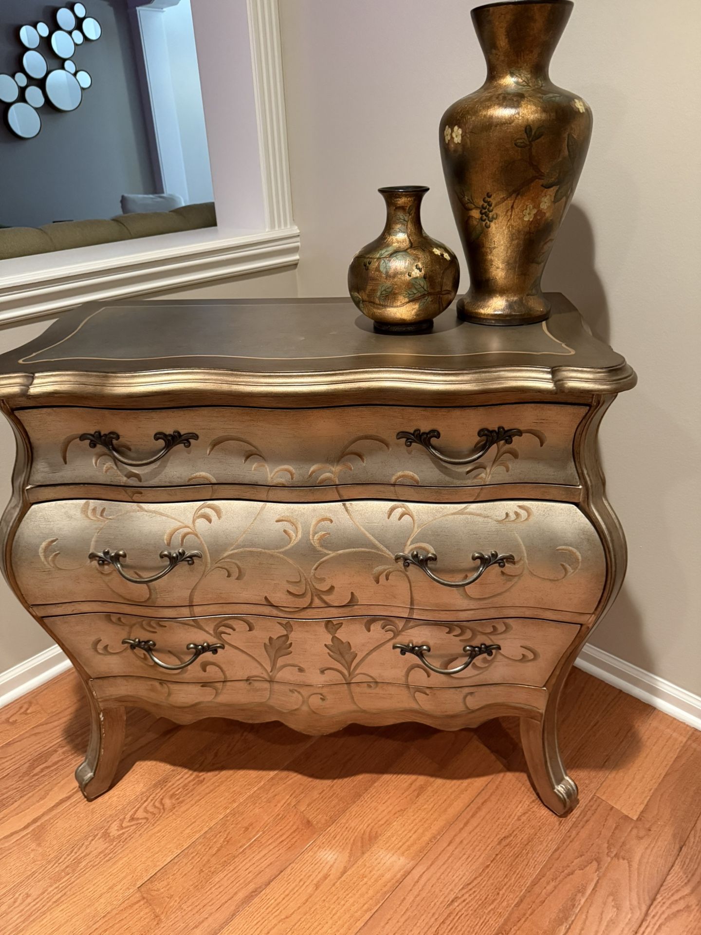 Bombay Chest Hand Painted Bombay Chest Beautiful Console Table Great Conditions 37Wx17Dx34H