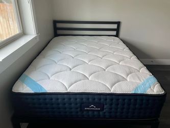 The DreamCloud Premier, Queen, Like New, Perfect Condition