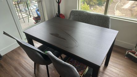 Dining room table