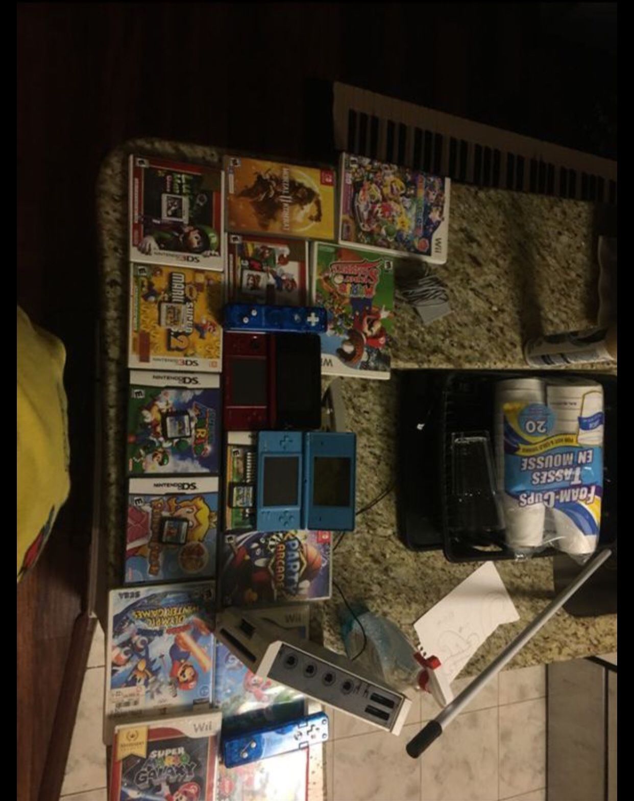 Ds3ds an wii comes with 2 wii controllers 6 wii games an 6 3ds games