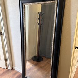 Standing mirror