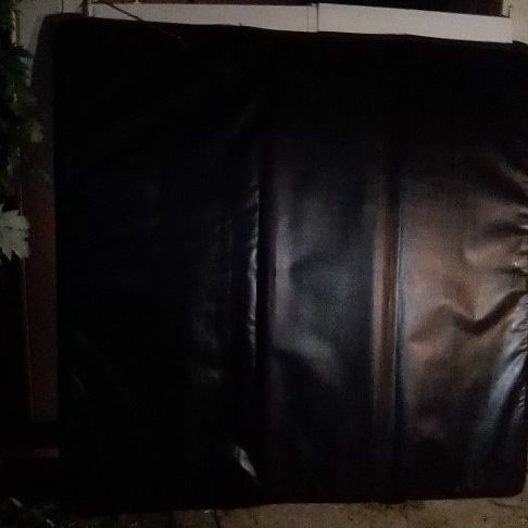 Tri-Fold Tonneau Cover