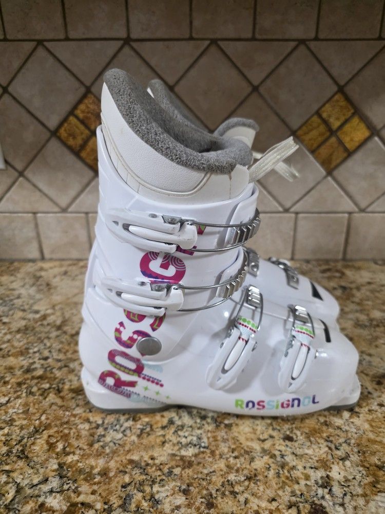Ski boots 25 / 25.5 women's 8 / 8.5 youth 6 / 6.5