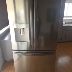 LG Refrigerator For Sale 9.5cuft Freezer And 19.5 cuft Refrigerator For Sale