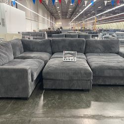 5pc Sectional With Oversized Chaise & Ottoman