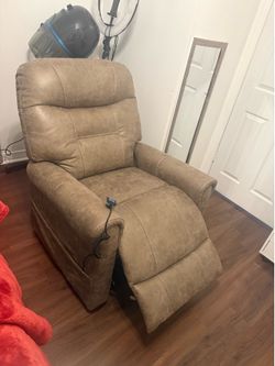 Power Recliner - Excellent Condition - Works Perfectly - $400 OBO