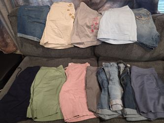 🔥 Women’s Shorts Lot – Size 10 – 13 Pieces! 🔥💲 Only $49 for allSelling a great lot of 13 women’s shorts, size 10 in different colors and styles. In