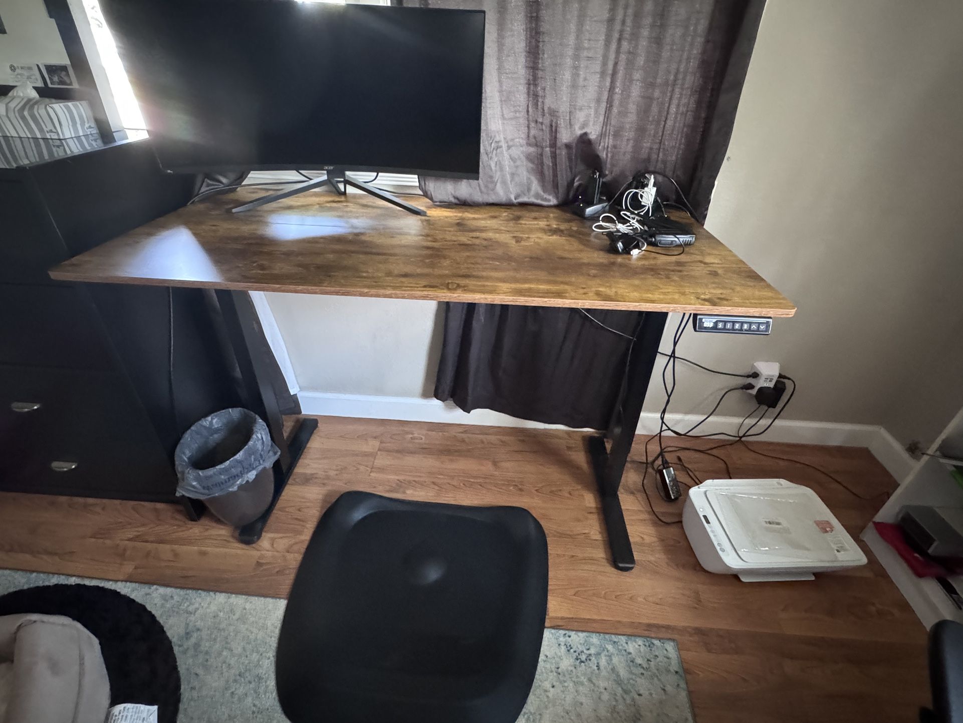 Standing/Sitting Desk with Foot Rest