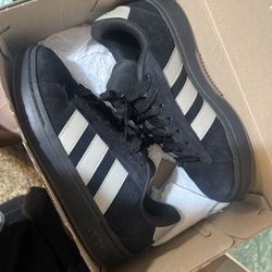 size 9 unisex adidas shoes