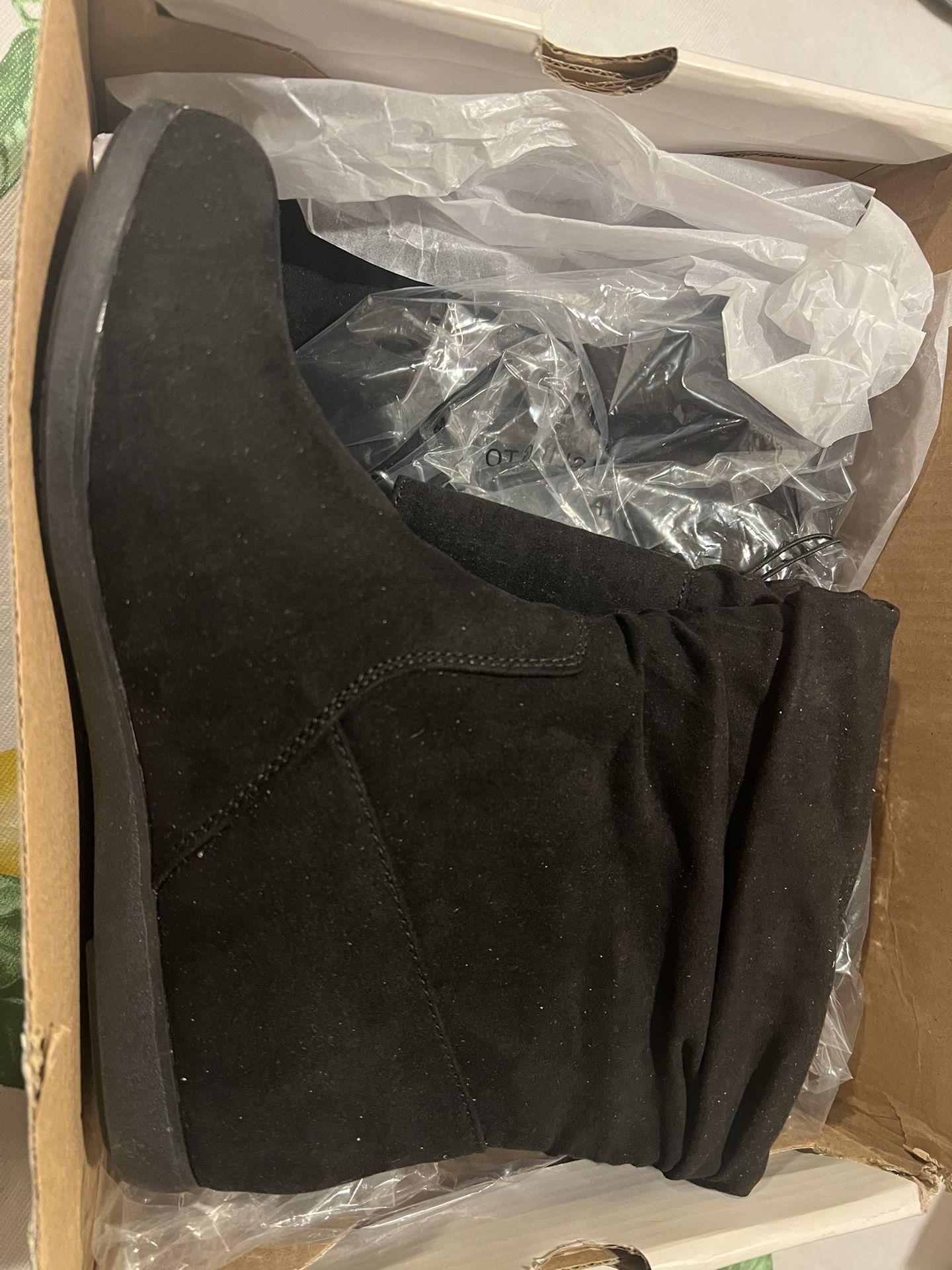 Women’s Black Boots 6